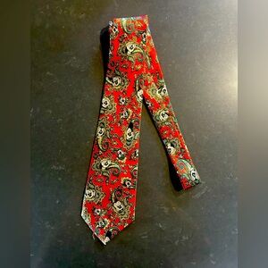 Vintage
MICKEY & CO.
Mickey Mouse and Paisley
Men's Necktie